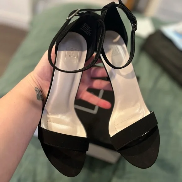 DB studio Heels - Picture 5 of 6